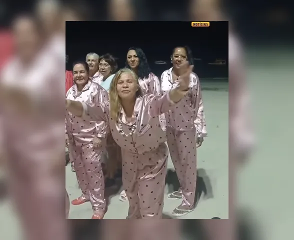 Turistas de Brasília celebram aniversário de pijama na praia de Ponta Verde