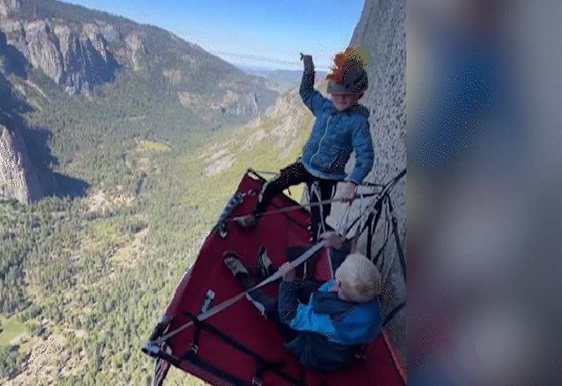 Aventureiro é chamado de 'pai mais irresponsável de todos os tempos' por expor filhos a 'perigo' no alto de montanha