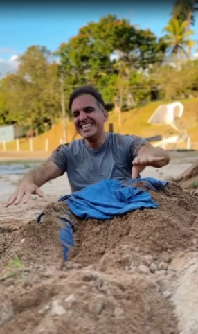 Candidato a deputado federal encena próprio enterro e anuncia retorno a Atalaia