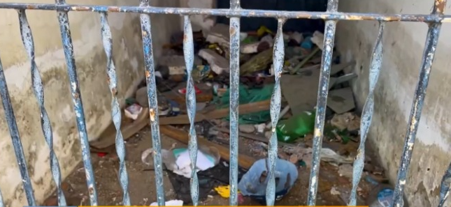 Cinco imóveis fechados há anos preocupam moradores do Vergel do Lago