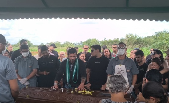 Com pedidos de justiça, adolescente de 15 anos atropelado em Maceió é sepultado