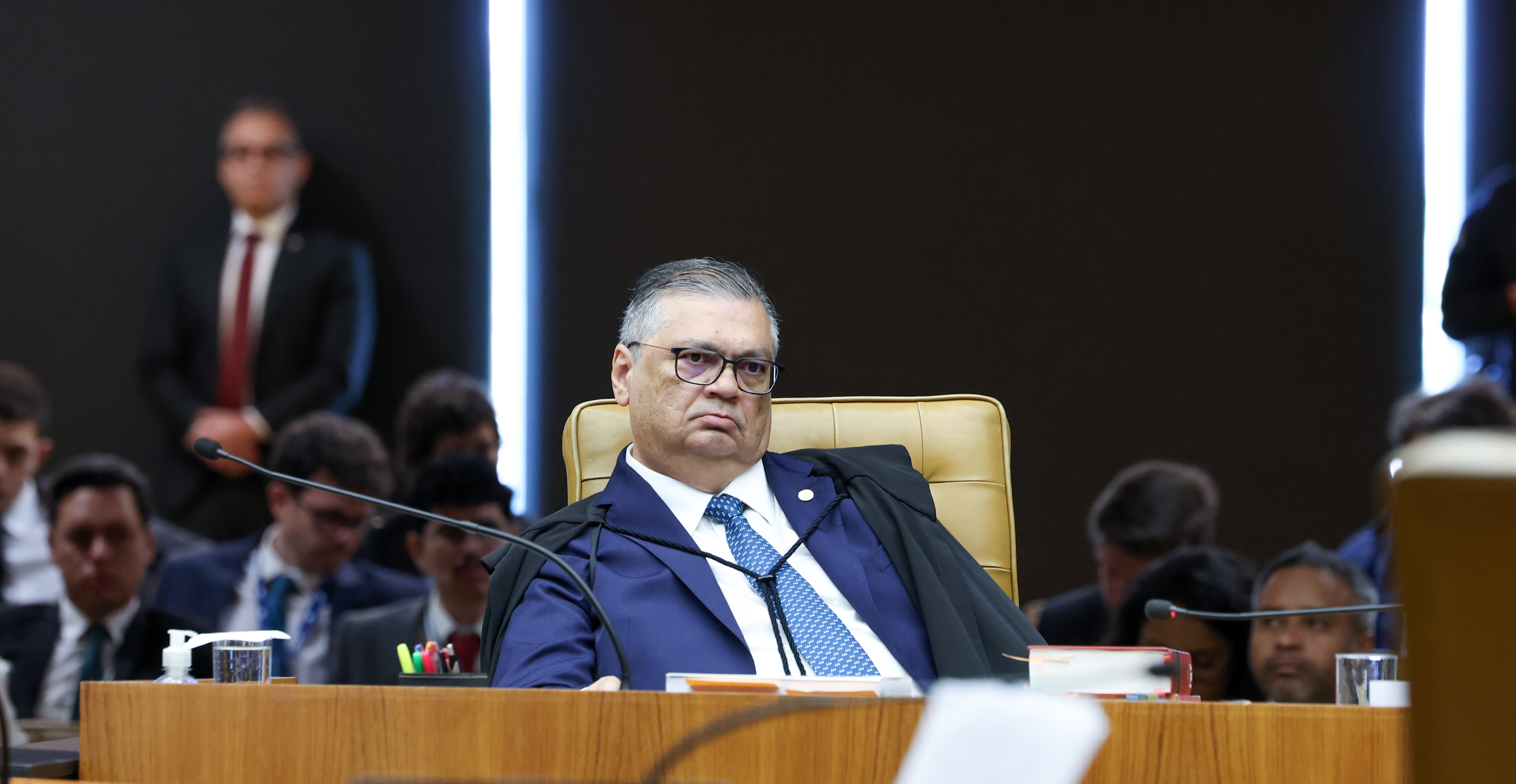 Dino pede vista e chama de "desastrada" sessão do STF sobre Moraes
