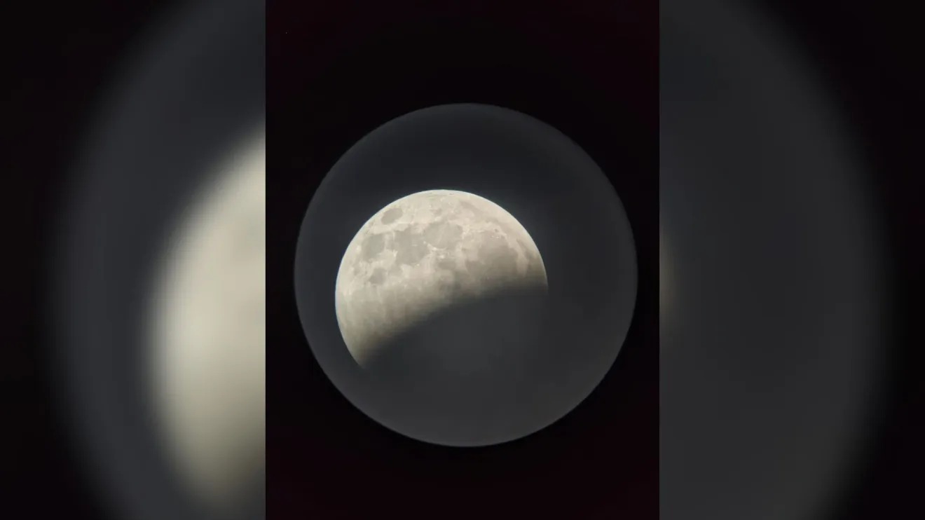 Eclipse lunar é visto pelo Brasil: veja as melhores imagens do fenômeno raro que é destaque no céu noturno