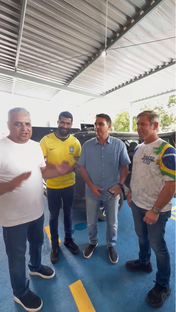 Flávio Bolsonaro agradece apoio de Fábio Costa e Cabo Bebeto em Alagoas: “A onda vem com força”