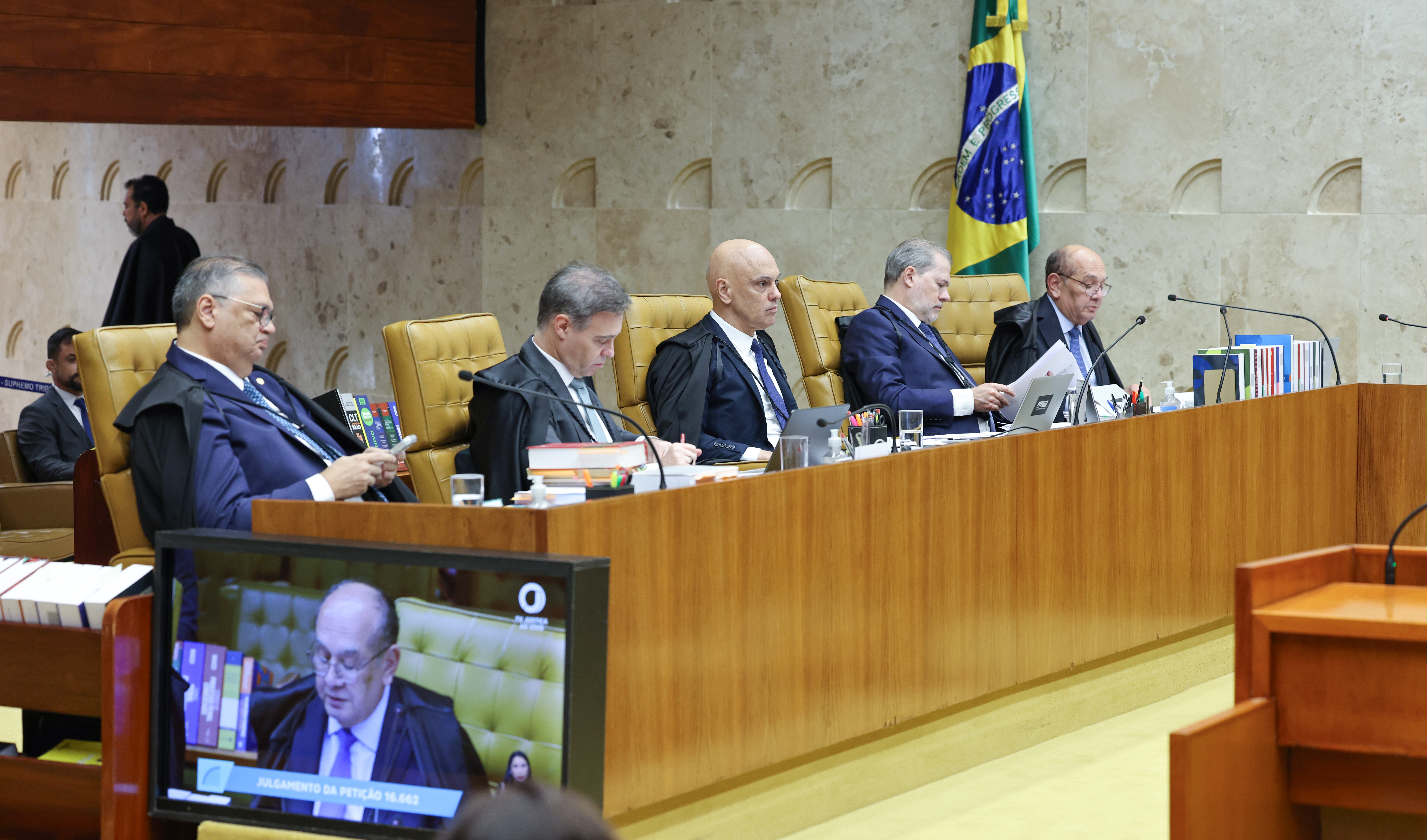Gilmar e Mendonça batem boca: "Quem não se dá respeito não merece respeito".