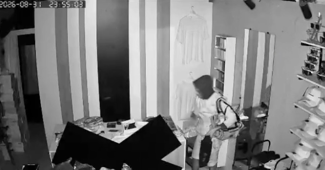 Homem arromba loja, passa 20 minutos e causa prejuízo de quase R$ 8 mil