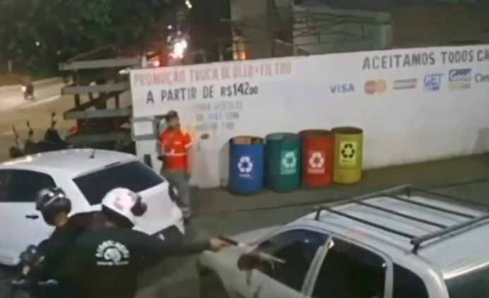 Homem é assassinado a tiros na frente da esposa e do filho em posto de combustíveis