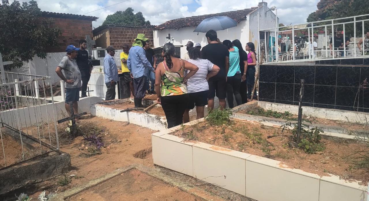 Homem que teve madeira introduzida no ânus é sepultado em Igaci