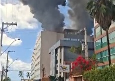 Hóspedes são retirados às pressas de hotel incendiado em Cruz das Almas