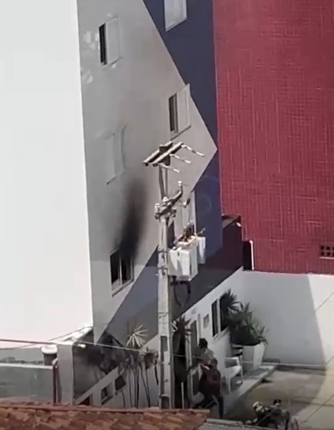 Incêndio assusta hóspedes em hotel na Jatiúca e mobiliza 4 viaturas dos Bombeiros