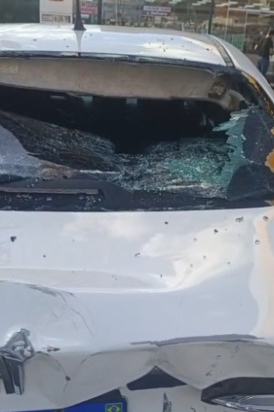 Motociclista e passageiro ficam feridos após colisão com carro na Cidade Universitária