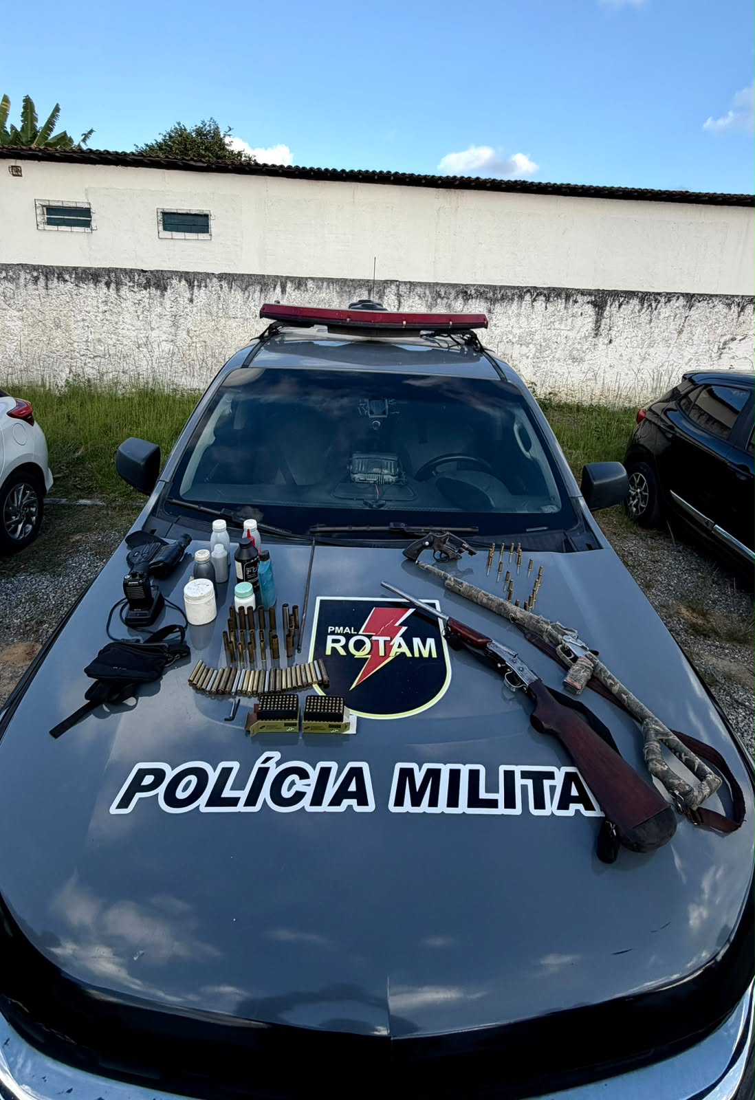 PM apreende três armas, munições e radiocomunicadores durante operação em Satuba