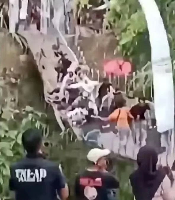 Ponte desaba e deixa cerca de 50 feridos na Indonésia