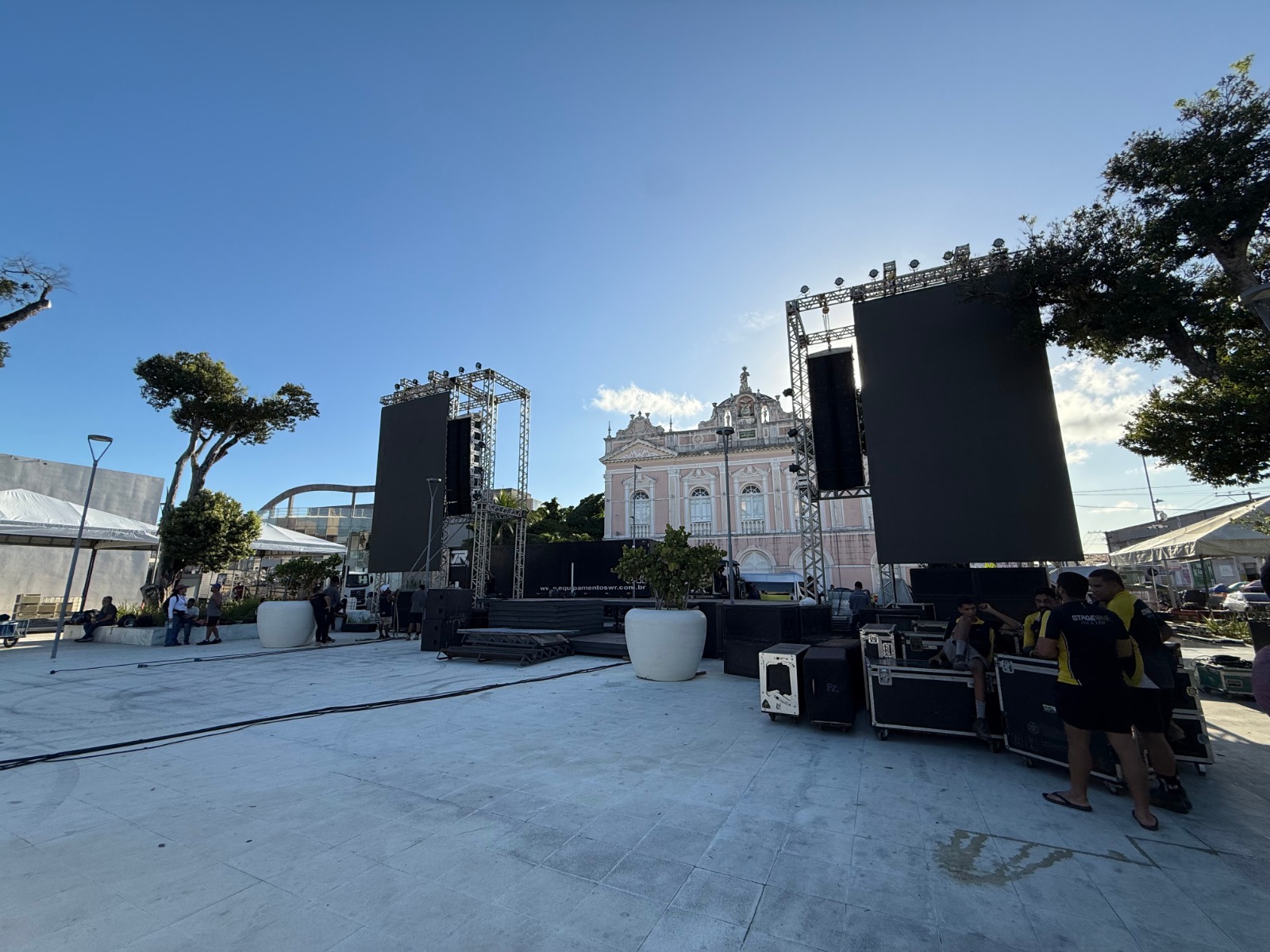 Vídeo: veja como está ficando a Praça Deodoro para o ato de Lula nesta quinta