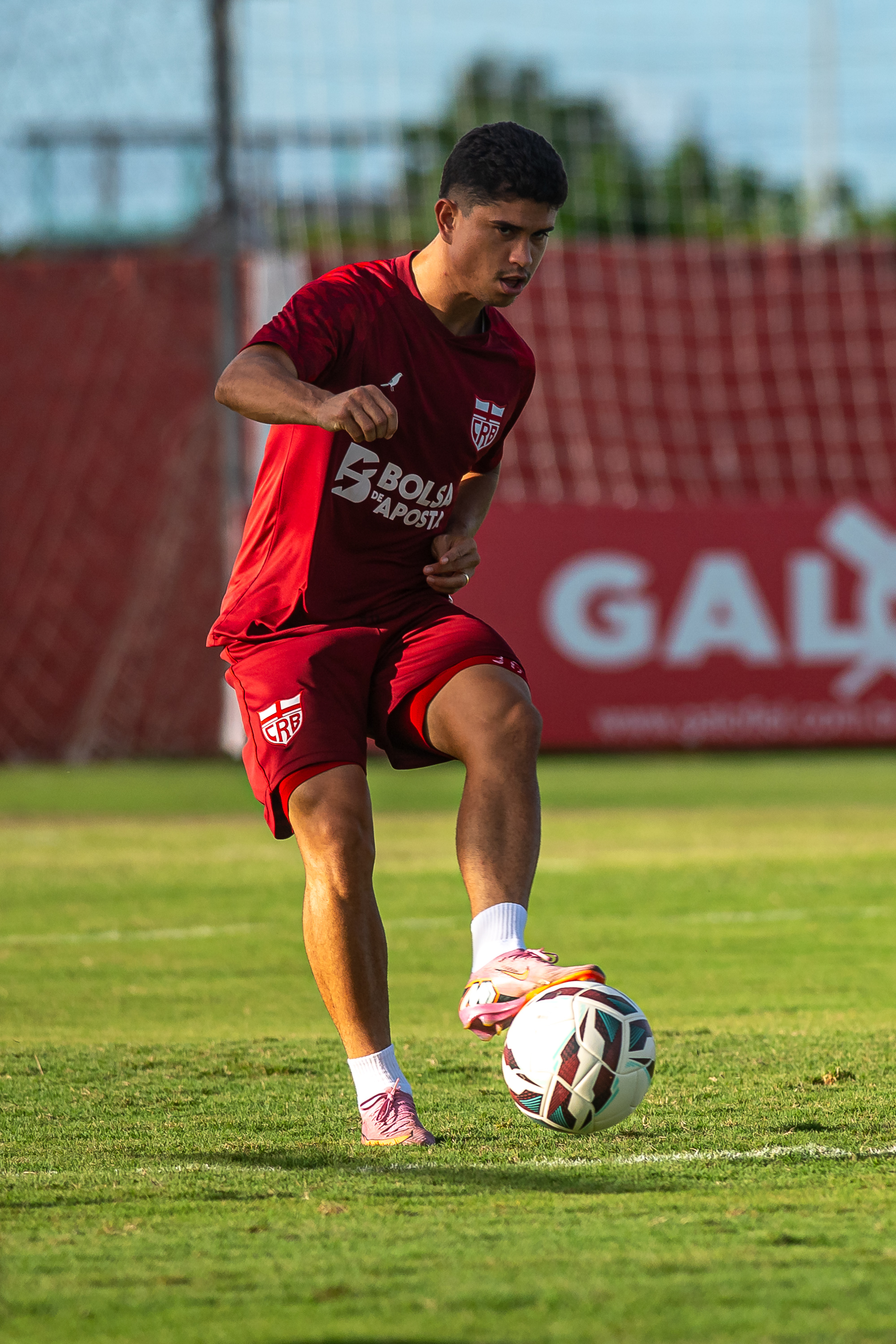 Recuperado, Kevin volta aos treinos e deve ser titular do CRB contra o São Bernardo