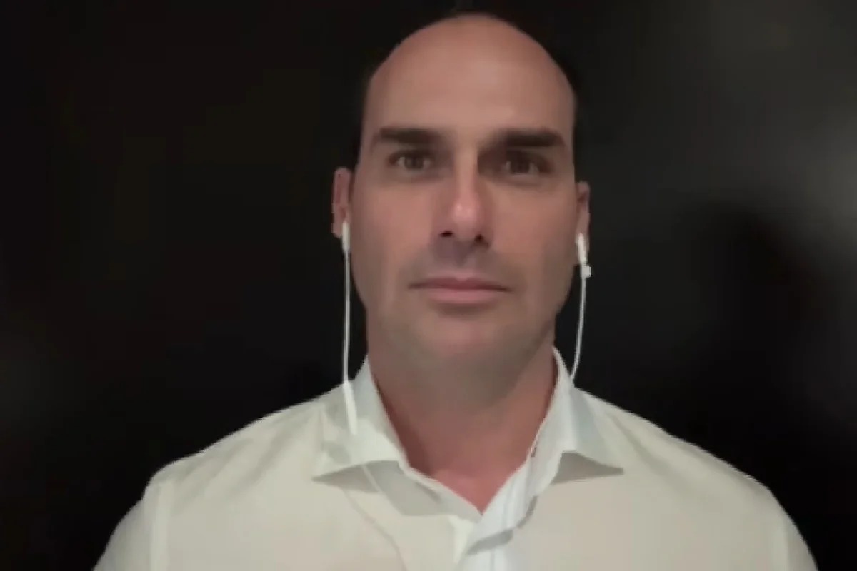 "Se prostitui por cargo", insinua Eduardo Bolsonaro sobre Simone Tebet