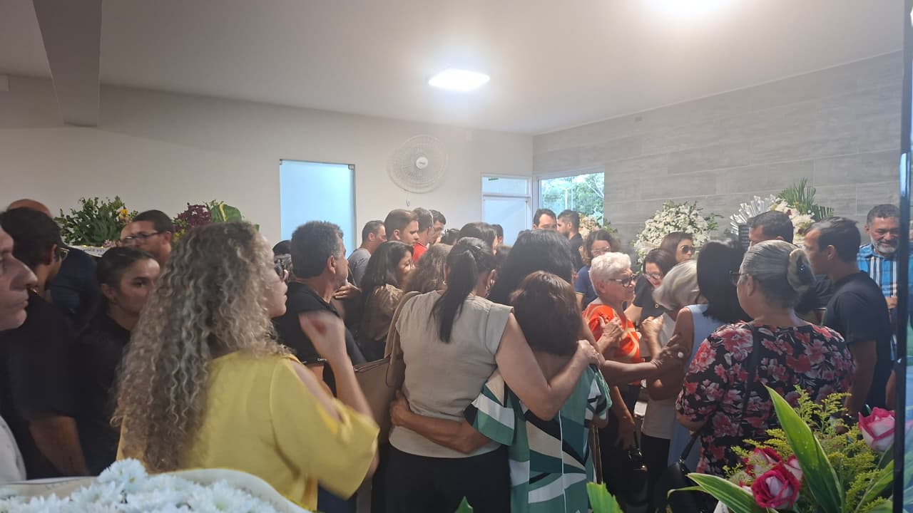 Sob comoção e pedidos de justiça, advogada morta no Benedito Bentes é sepultada em Maceió