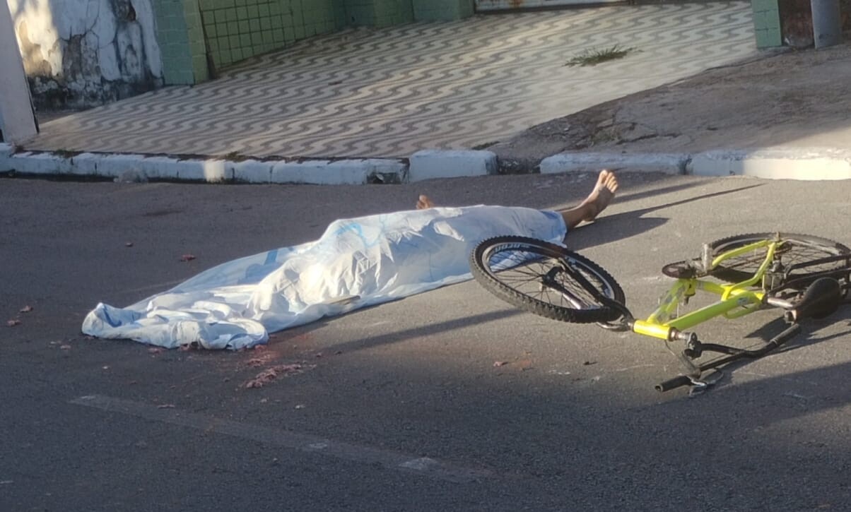 Vídeo: adolescente de 16 anos morre após ter a cabeça atingida por caminhão no Trapiche
