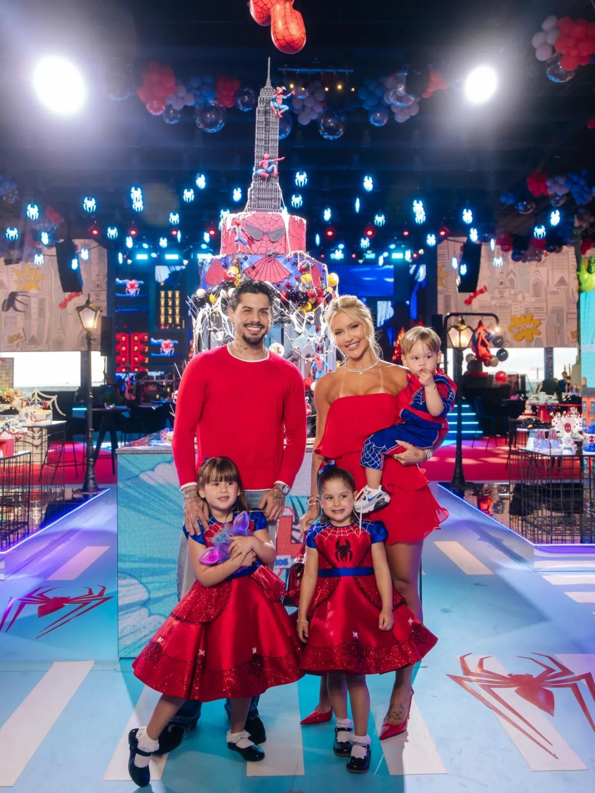 Virginia e Zé Felipe posam juntos no aniversário de 2 anos de José Leonardo