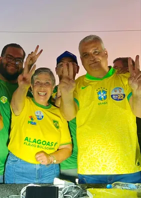 Alfredo Gaspar e Célia lideram ato por Flávio Bolsonaro em São Miguel dos Campos; veja como foi