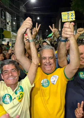 Alfredo Gaspar é recebido com festa durante caminhada em Campo Formoso, na Bahia