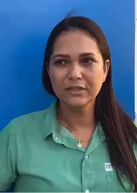 Após adiamento do fim da votação, eleitora chega a escola e encontra portões fechados
