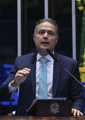 Após derrota para JHC, Renan Filho reassume mandato e provoca críticos da escala 6x1