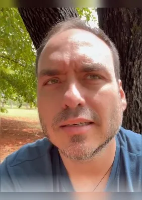 Após Flávio fugir, Carlos visita Bolsonaro: "Desculpa, pai. A gente falhou"