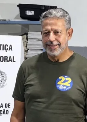 Arthur Lira diz acreditar em mudanças no Brasil com vitória de Flávio Bolsonaro