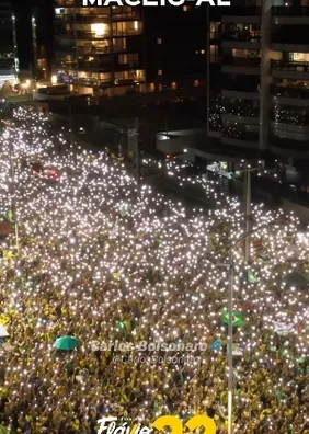 Carlos Bolsonaro agradece multidão em Maceió: 'O Nordeste acordou!'