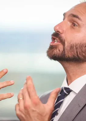 Eduardo Bolsonaro pede que estrangeiros não reconheçam eleição