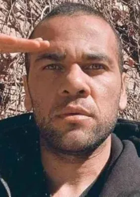Ex-Seleção Brasileira, Daniel Alves declara apoio a Flávio Bolsonaro