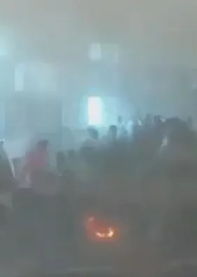 Imagens mostram momento em que míssil atinge aeroporto da Arábia Saudita