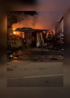 Incêndio destrói borracharia durante a madrugada em Palmeira dos Índios