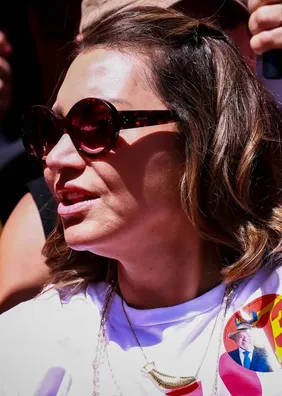 Janja critica Flávio nas redes e chama eleitores: “2º turno é um novo jogo”