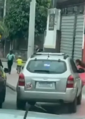 Motorista atropela duas crianças durante carreata de Flávio Bolsonaro em SP