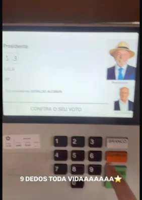 O que pode acontecer com cantor que filmou urna durante votação em Maceió? Entenda!