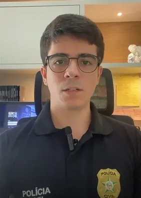 Adolescente grava padrasto tentando intimidá-la para mudar depoimento sobre abuso sexual