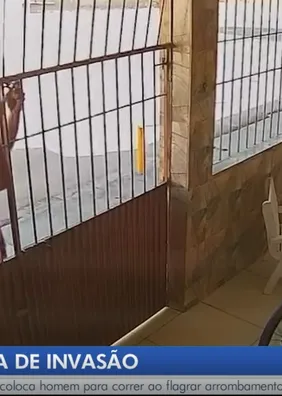 “Pega ladrão!” Homem tenta arrombar portão, inventa desculpa e foge em Maceió