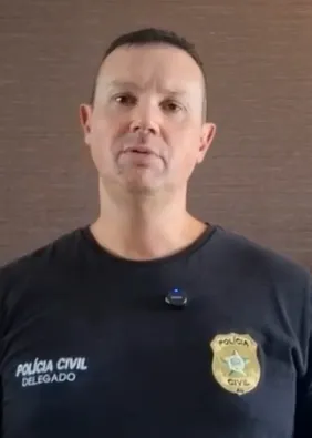 Polícia busca executor de homicídio após jovem ser morto a tiros em praça no Jacintinho
