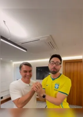 Rico Melquiades encontra Flávio Bolsonaro e pede voto à comunidade: “O cara é bonito”