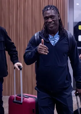 Seedorf desembarca no Brasil para assumir o comando do Corinthians