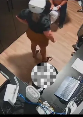 Vídeo mostra momento em que ex-funcionários de academia na Ponta Verde espancam gata