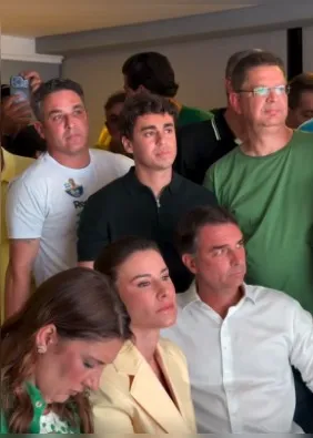 Vídeo mostra tensão entre Flávio Bolsonaro e aliados durante virada de Lula; assista