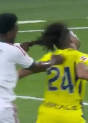 Vini Jr. é expulso por puxar cabelo de adversário em gol anulado