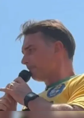 Flávio diz que Jair Bolsonaro colocará a faixa nele, se eleito presidente