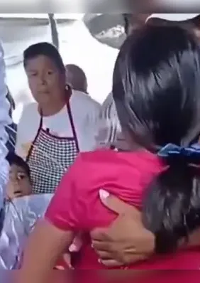 Menina acorda no caixão durante seu velório após ser dada como morta na Guatemala