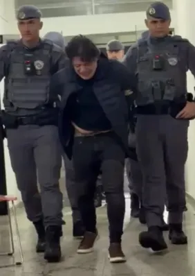 Veja momento em que deputado do PL é detido após disparo de arma em bar