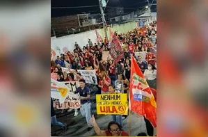 Estudantes e trabalhadores fazem caminhada em apoio a Lula em Maceió