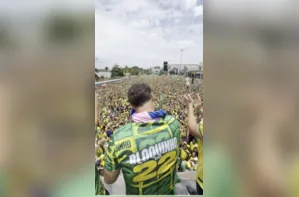 Flávio Bolsonaro reúne aliados e apoiadores no Bloco 22 em Vitória